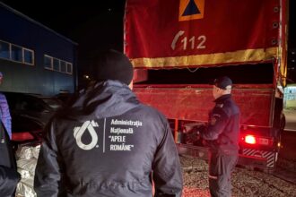 specialisti romani intervin dupa poluarea accidentala de pe fluviul nistru echipe si echipamente trimise pentru limitarea efectelor 69b54ac5a19a7