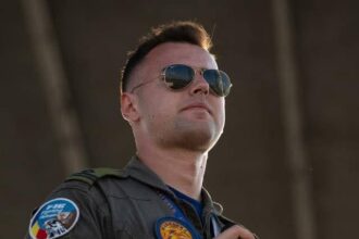 tanar capitan pilot militar a murit in timp ce incerca sa salveze un caine 69b07eac0e440