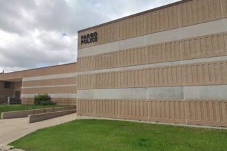 tennessee grandmother jailed after ai facial recognition error links her to fraud 69b3260517074