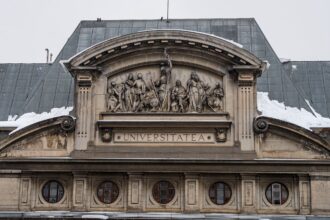 tensiuni la universitatea din bucuresti mai multe cadre universitare avertizeaza asupra pericolului desfiintarii unor programe din cadrul universitatii unele considerate unice 69b4226c6a7a4