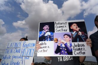 texas lawmakers criticize ice for detaining two teen mariachi musicians 69aeea06dcbf2