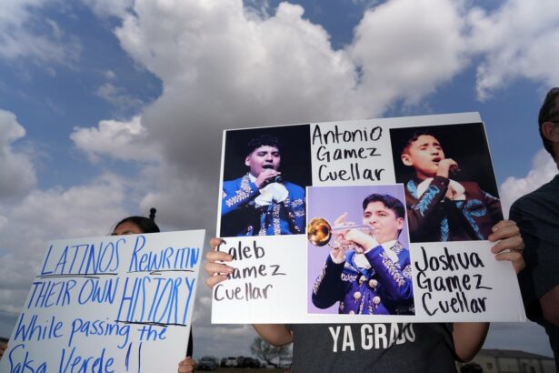 texas lawmakers criticize ice for detaining two teen mariachi musicians 69aeea06dcbf2