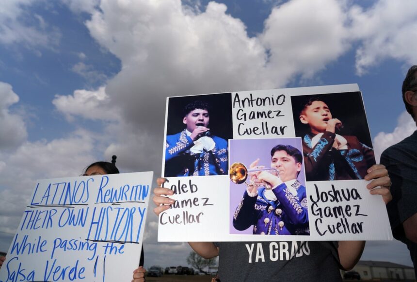 texas lawmakers criticize ice for detaining two teen mariachi musicians 69aeea06dcbf2