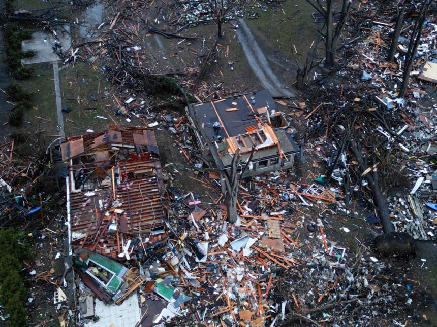 tornadoes hit illinois indiana and texas as severe storms sweep us 69b1713d75a8e