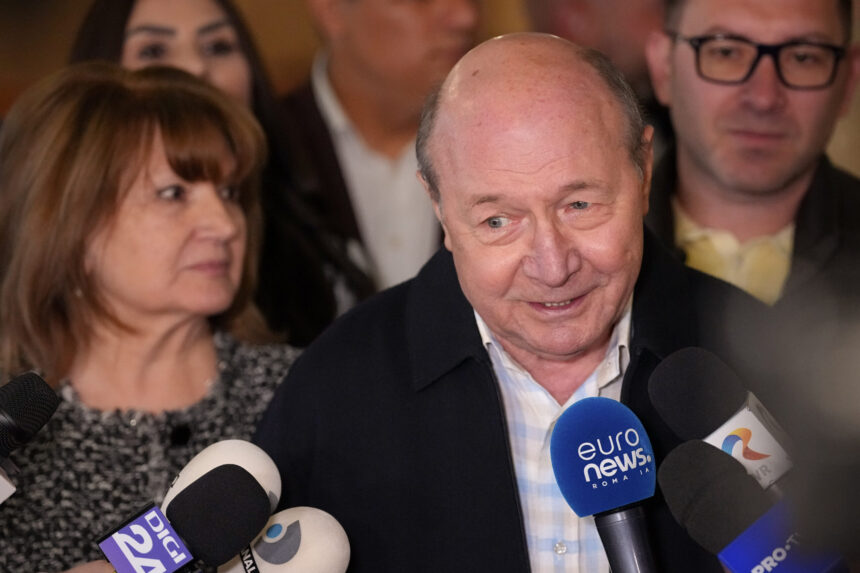 traian basescu il critica dur pe trump acest presedinte a depreciat prestigiul statelor unite e mai rau decat putin 69ca8e54b1838