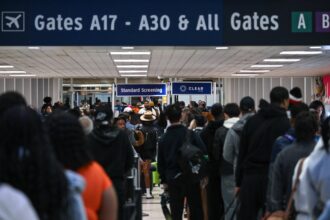 travelers in us continue to face delays at airport security amid dhs shutdown 69bd8912156b6