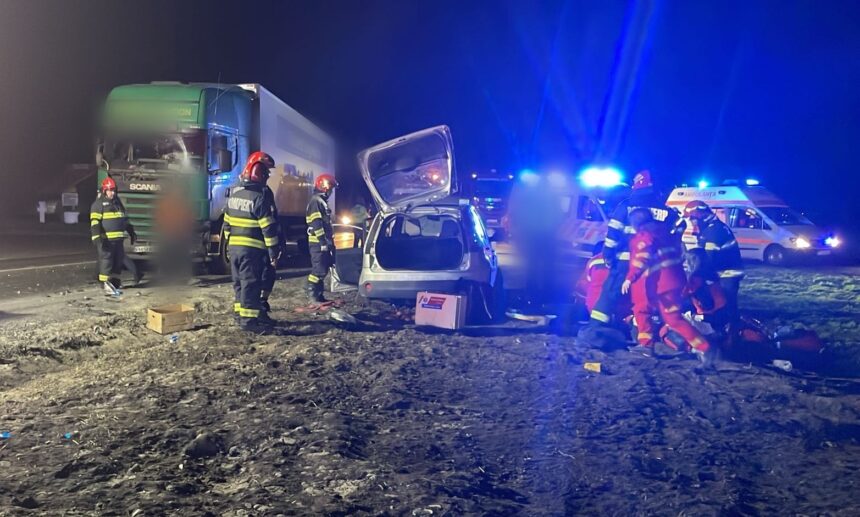 un baiat de 10 ani a murit in urma unui accident intre o masina si un tir plin cu paleti 69bd92aa8247f