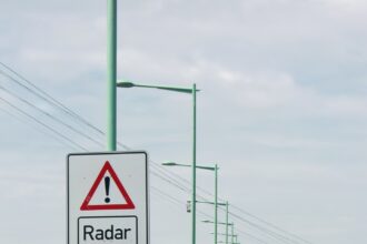 un sofer a platit o amenda de 120 000 de euro pentru ca a condus cu 59 km h limita in zona este 30 km h 69c6d32a10cef