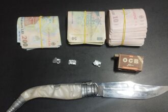 un tanar prins in mangalia cu substante interzise bani dar si un briceag 69c257c89de5f