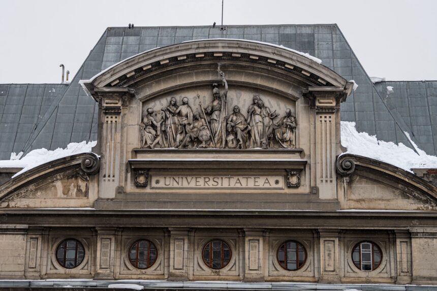 universitatea nu este o firma cadre didactice din universitatea din bucuresti protesteaza impotriva deciziei rectoratului de a elimina programe educationale vitale profesorii sun 69ba72635638a