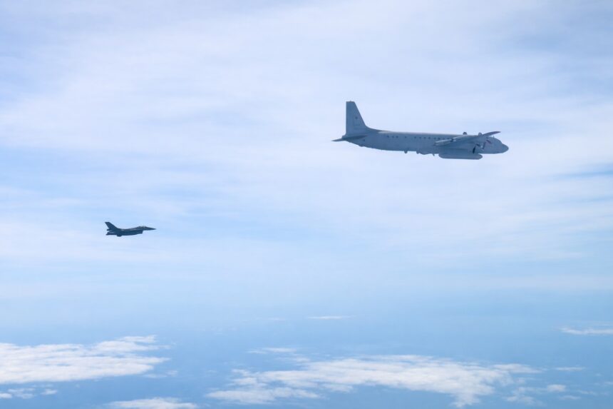 aeronave f 16 romanesti au interceptat un avion al rusiei care zbura in spatiul aerian international al tarilor baltice 69dfa9a605932