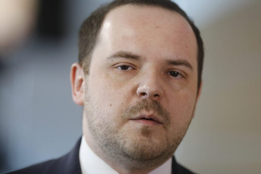 alexandru rogobete romania va incerca in discutiile cu pfizer sa converteasca datoria de 600 de milioane de euro in medicamente inovative 69dfa2be99865