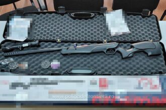arma cu aer comprimat si proiectile descoperite intr un colet venit din cehia pe aeroportul cluj 69d0b8a188559