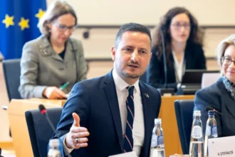 atacul unui europarlamentar roman la adresa clasei politice cred ca romania trebuie schimbata nu doar pe alocuri ci trebuie ras tot 69e49a3a5296b