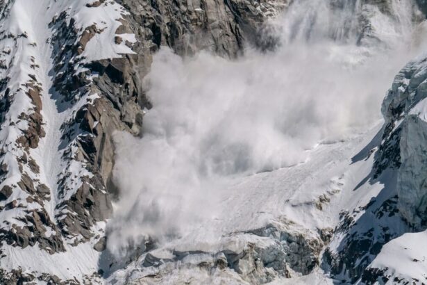 avertisment anm risc insemnat de avalanse la munte pot fi declansate chiar de turisti si schiori 69da43fbed9ad