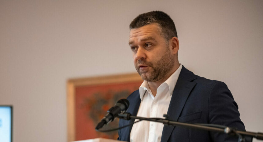 ciucu majoritatea care va darama guvernul responsabila sa si asume viitoarea guvernare 69e8bc91c3ca2
