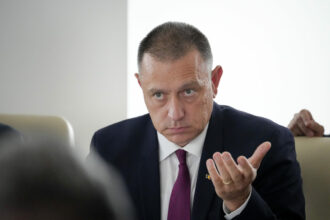 fifor ne pare rau ca va incurcam domnule bolojan 69e86834368aa