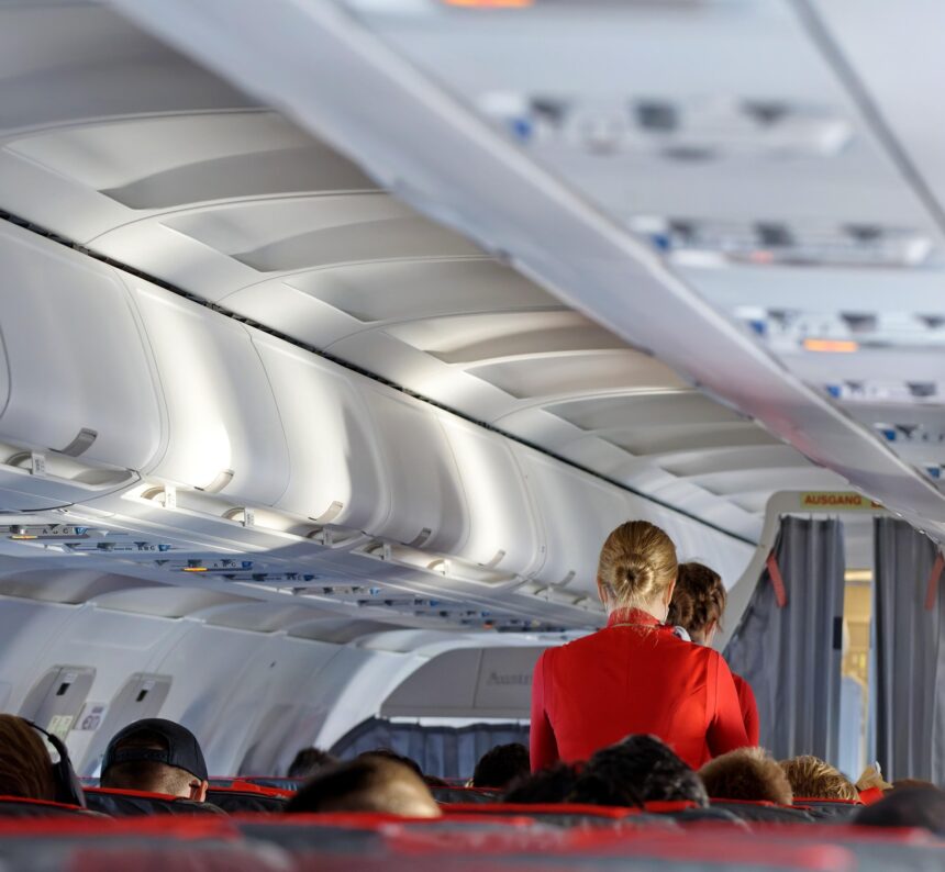 in timp ce tarom isi asteapta ultima strigare o alta companie aeriana romaneasca prinde aripi 69f322e446f99