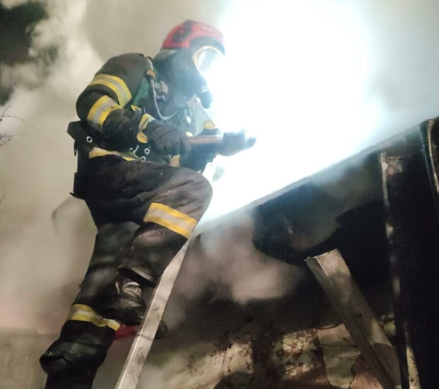 incendiu urias la un service auto din galati pompierii au descoperit o victima misiunea continua 69e12c718fd86