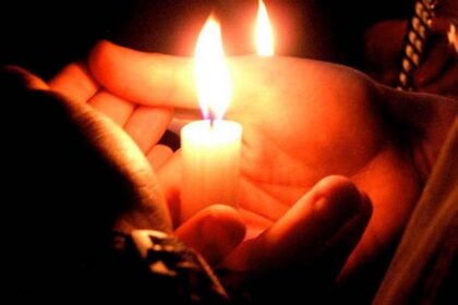 lumina de la ierusalim ajunge si anul acesta in romania traseul pana in biserici in conditii de razboi 69d9202eb7b07