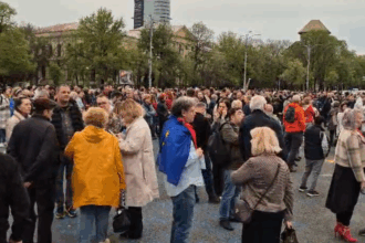 manifestatie in piata victoriei in sprijinul premierului ilie bolojan 69e6657da1708