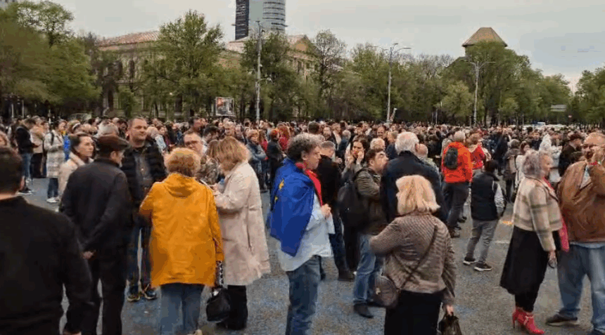 manifestatie in piata victoriei in sprijinul premierului ilie bolojan 69e6657da1708