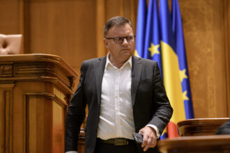 marius budai critici dure la adresa lui bolojan romania nu are nevoie de un prim ministru care supravietuieste de azi pe maine 69f2f6598ca25