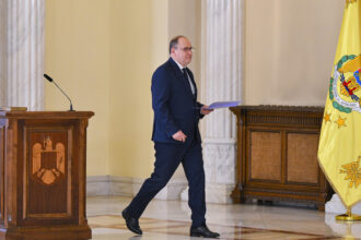 mihai dimian vrea plata suplimentara pentru profesorii care depasesc 40 de ore pe saptamana munca de acasa inclusa in calcul 69e61f25114c4