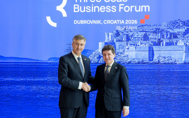 nicusor dan despre initiativa celor trei mari pentru romania este o oportunitate de conectare economica si promovare a intereselor 69f1efe0b72dc