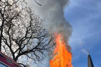 o biserica a luat foc in maramures 69f056d33f4fb