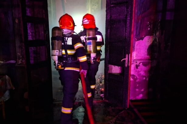 o mama si un fiu morti dupa ce apartamentul in care se aflau a luat foc 69d21f2f45399