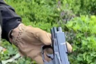 perchezitii in botosani dupa ce un barbat s a postat pe internet cu un pistol amenintand o persoana 69edbf7c95715