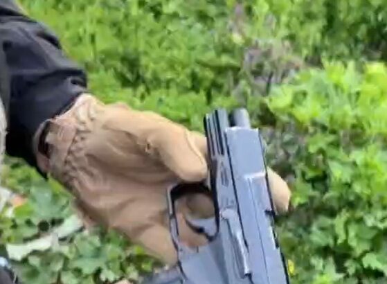 perchezitii in botosani dupa ce un barbat s a postat pe internet cu un pistol amenintand o persoana 69edbf7c95715