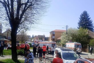peste 20 de persoane evacuate in urma unui incendiu in sibiu trei victime la spital 69df7bf246291