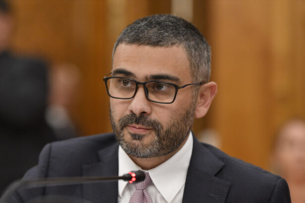 peste 28 milioane de pensionari vor primi ajutoare de pana la 1 000 de lei manole termenul de vulnerabil a afectat demnitatea acestor oameni 69ce4a5daa974