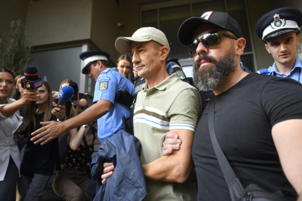 politia romana anunta oficial predarea lui alexandru apostol fostul sef al securitatii din rep moldova pentru executarea pedepsei de tradare 69eaeddf6ea0c
