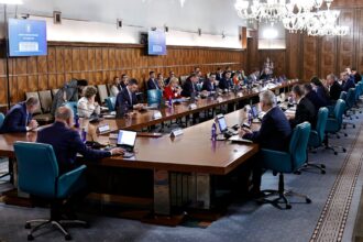 reuters cel mai mare partid din coalitia din romania va cere demisia premierului intr o criza politica iminenta 69e60c8c99032