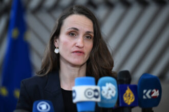 romania trimite ajutor umanitar in liban oana toiu romania isi manifesta solidaritatea prin asistenta umanitara ajutorul va ajunge la beirut printr un convoi multinational 69dfba03c1a09