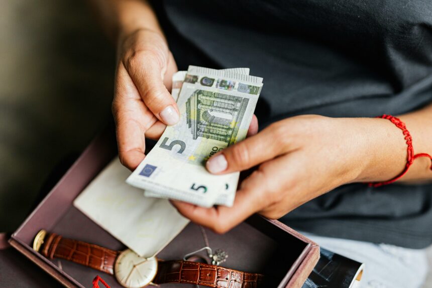 romanii nemultumiti de produsele sau serviciile achitate au primit 173 000 de euro in primele 3 luni ale anului 69e1d65b29387