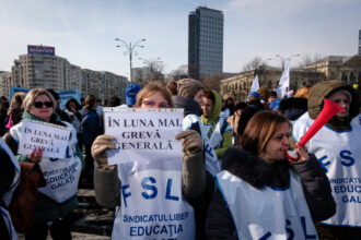sindicalistii din invatamant protesteaza in fata ministerului educatiei ce nemultumiri au 69f1e1b6764a3