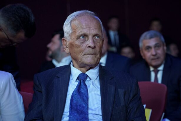 stolojan nu avem nici o alta sansa decat sa mergem inainte cu premierul bolojan 69cf8ce487d98