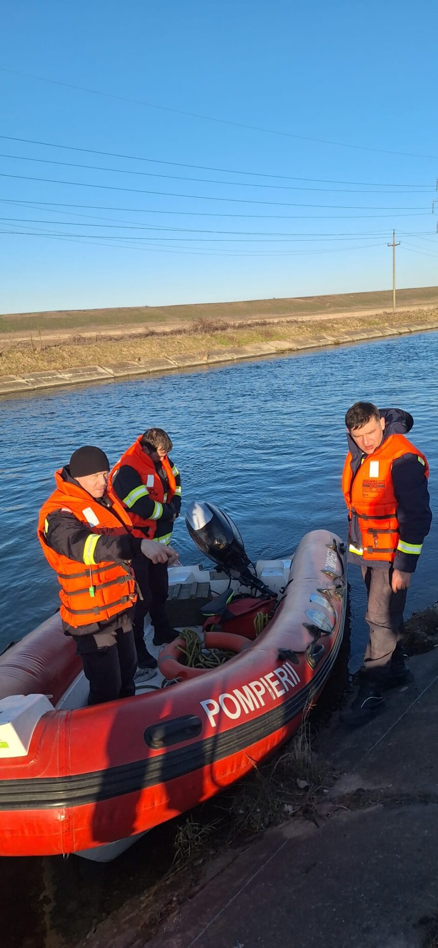 un barbat a cazut din barca intr un lac din prahova 69e5c6158d942