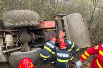 un barbat a murit strivit de un utilaj care a cazut intr o rapa adanca in judetul bihor 69d74fb8cdac1