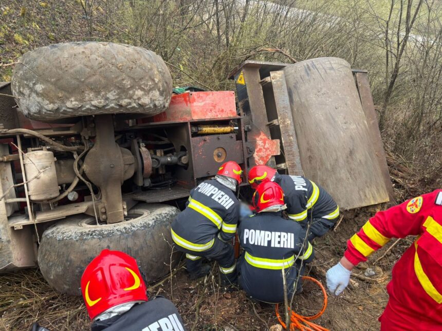 un barbat a murit strivit de un utilaj care a cazut intr o rapa adanca in judetul bihor 69d74fb8cdac1