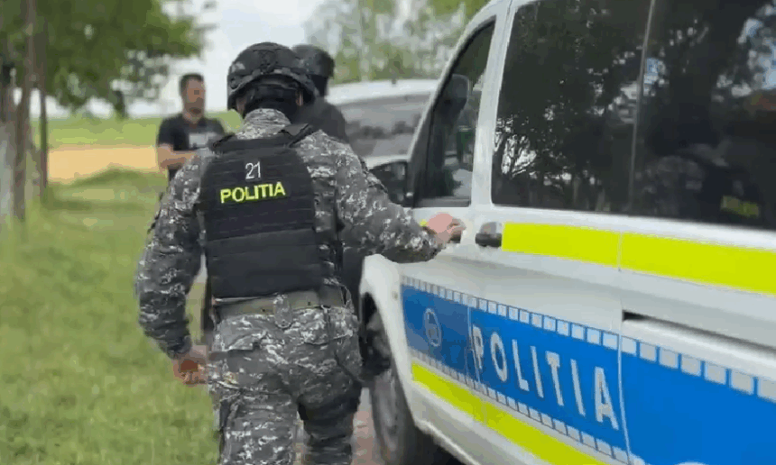un barbat s a baricadat intr o locuinta din bucuresti au fost chemati negociatorii si a fost sistata furnizarea gazelor 69d4aac21cb1b