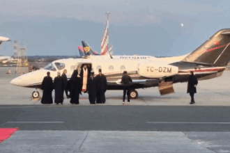 update avionul care aduce sfanta lumina din ierusalim a ajuns la bucuresti 69da74217250c