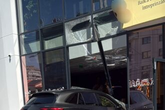 a intrat cu masina intr un bancomat pe o strada din galati o femeie a fost ranita 6a08293398f41
