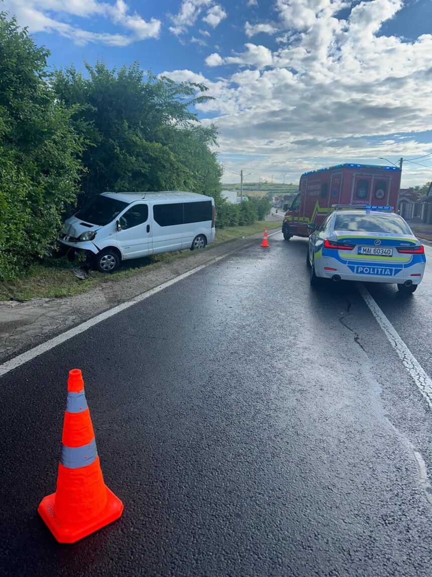 accident in judetul sibiu cinci persoane aflate intr un microbuz au ajuns la spital 6a1bcee1a97e1