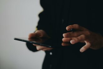 aproape jumatate dintre europeni vad zilnic continut toxic online romania nu scapa nici ea de fenomen 6a16a05700bdc