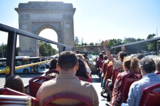autobuzele turistice revin in bucuresti cat costa biletul si ce traseu au liniile bucharest city tour 6a05c7d3341aa